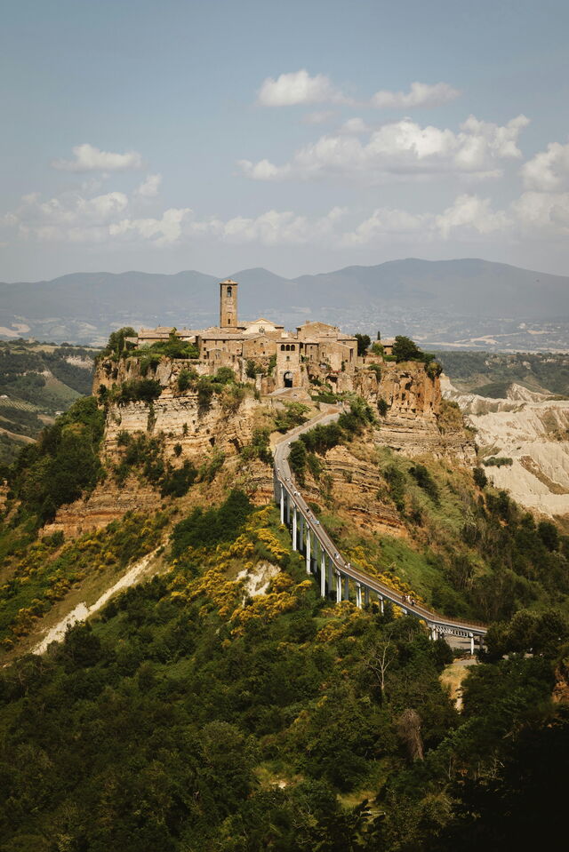 Civita di Bagnoregio, path
