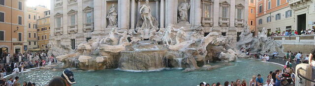 The world famous Trevi fountain!