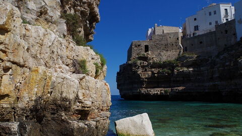 Polignano a Mare, cliffs