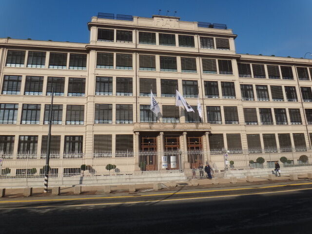 Fiat Lingotto, Facade