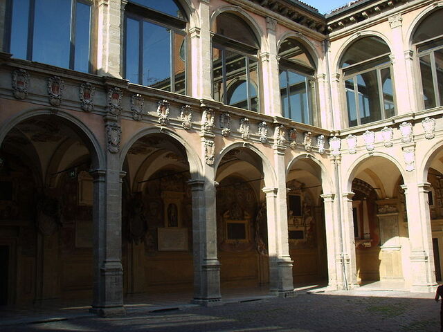 Archiginnasio of Bologna, Courtyard