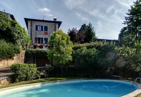Villa Lucolena: Property, Water, House, Swimming Pool, Real Estate, Home, Sky, Leisure, Vacation, Residential Area