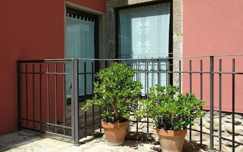 Mulino a Montegonzi Di Rimaggio: Iron, Handrail, Property, Balcony, Metal, Building, Architecture, Facade, Real Estate, House