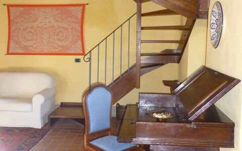 Mulino a Montegonzi Di Rimaggio: Stairs, Room, Property, Building, Handrail, Furniture, House, Attic, Interior Design, Beam