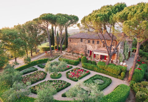 Villa Le Corti: Flower, Garden, Shrub, Groundcover, Spring, Landscaping, Botanical Garden, Backyard, Hacienda