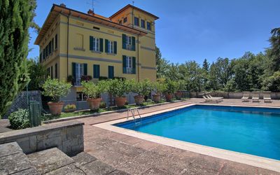 Il Poggio Di Patrignone: Property, Building, Real Estate, Swimming Pool, House, Estate, Home, Residential Area, Villa, Mansion