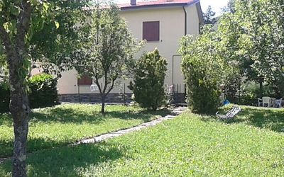 Appartamento Porretta Terme: Property, Yard, House, Backyard, Real Estate, Home, Land Lot, Lawn, Tree, Grass