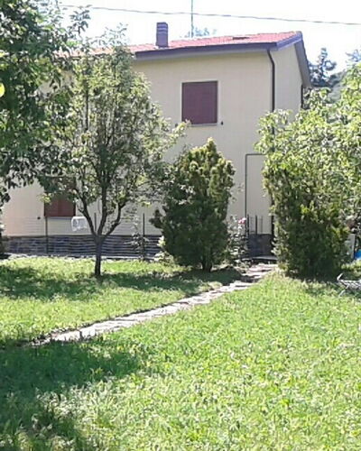 Appartamento Porretta Terme: Property, Yard, House, Backyard, Real Estate, Home, Land Lot, Lawn, Tree, Grass