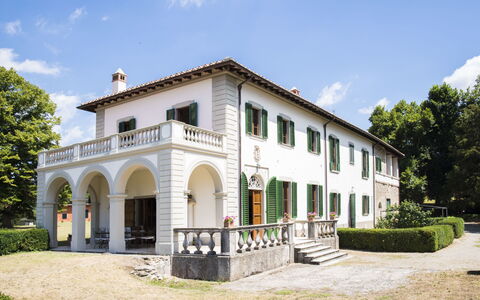 Villa Le Volte: Property, House, Building, Estate, Home, Real Estate, Architecture, Mansion, Villa, Residential Area