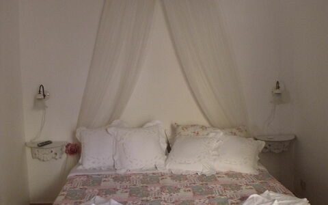 Studio Moremi': Furniture, Property, Comfort, Bed Frame, Textile, Wood, Pillow, Interior Design, Shade, Bed