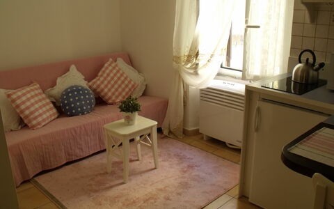 Studio Moremi': Table, Furniture, Property, Couch, Window, Plant, Building, Houseplant, Wood, Comfort