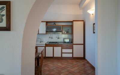 Appartamento Geranio in Siena, Pool Use, Ac: Cabinetry, Countertop, Wood, Building, Flooring, Living Room, House, Houseplant, Wall, Hardwood