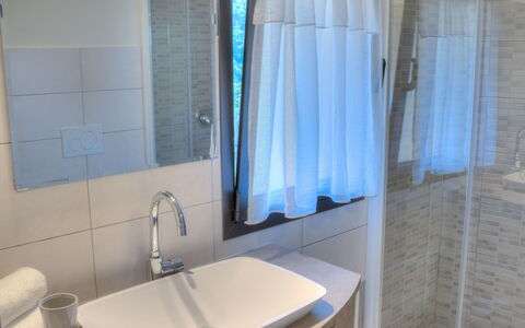 House of Stone - Deglio Faraldi: Bathroom, Room, Property, Bathtub, Interior Design, Tile, Floor, Plumbing Fixture, Building, Architecture
