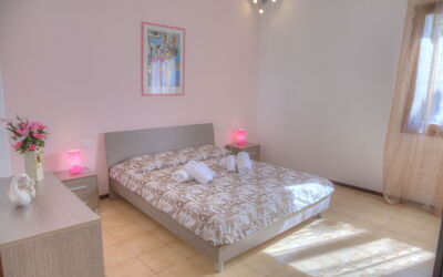 Accommodation:&nbsp;Flowers Of Andora - Rose