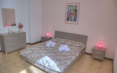 Accommodation:&nbsp;Flowers Of Andora - Rose