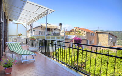 Accommodation:&nbsp;Flowers Of Andora - Lilla