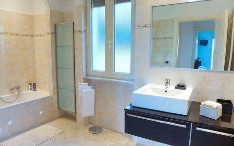 Villa Il Poggiolo - Diano Marina: Bathroom, Property, Room, Tile, Floor, Interior Design, Bathroom Cabinet, Building, Tap, Wall