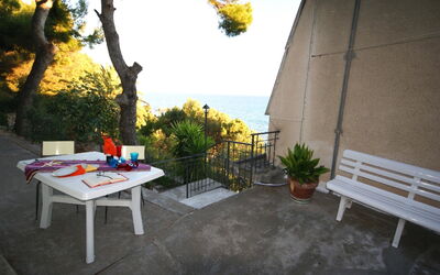 Accommodation:&nbsp;Ginestra