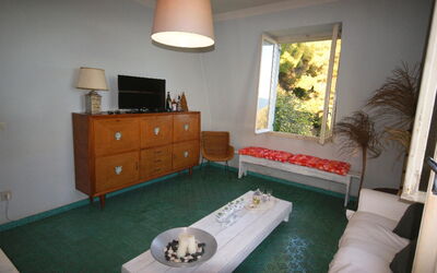 Accommodation:&nbsp;Ginestra