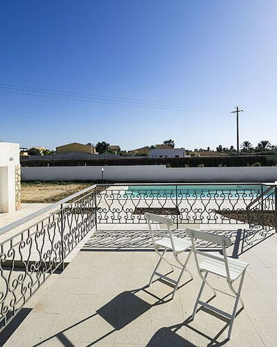 Villa Berbaro: Sky, Building, Shade, Swimming Pool, Water, Urban Design, Outdoor Furniture, Residential Area, Leisure, Facade