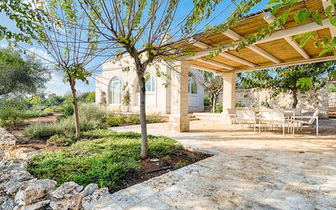 Villa Cristina: Property, Real Estate, House, Home, Building, Estate, Yard, Tree, Residential Area, Backyard