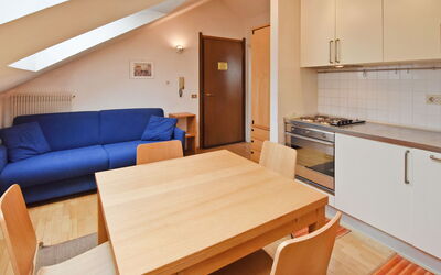 Accommodation:&nbsp;Enrosadira 710.4