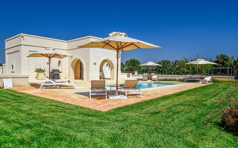 Il Casalino - Corte dei Messapi: Sky, Plant, Building, Shade, Outdoor Furniture, Land Lot, House, Rectangle, Leisure, Grass