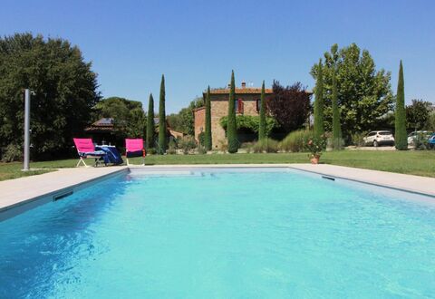 Galleria di Brolio: Water, Sky, Plant, Property, Swimming Pool, Building, Azure, Tree, Leisure, Grass