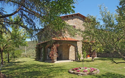 Villa Gelsomino: Property, House, Home, Building, Tree, Real Estate, Architecture, Estate, Rural Area, Grass
