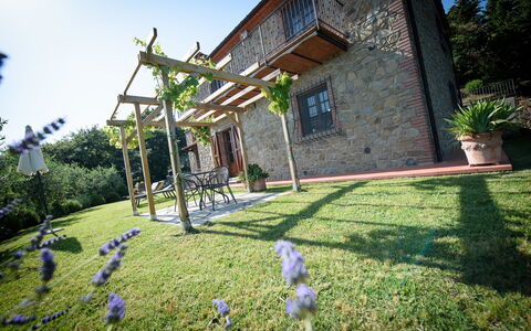 Villa Rubino: Property, House, Lawn, Real Estate, Grass, Yard, Building, Garden, Home, Architecture