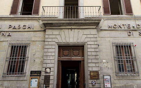 Appartamento Imperiale: Architecture, Building, Facade, Town, House, Door, Neighbourhood, Material Property, Tree, Window