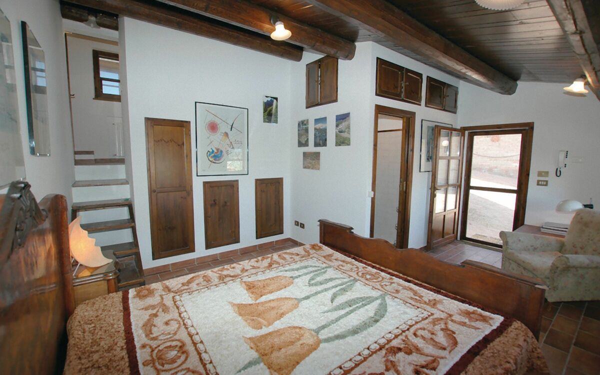 Accommodation:&nbsp;Bedroom Allocco