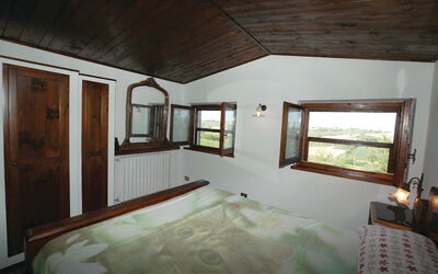 Gufo: Property, Room, Ceiling, Building, House, Floor, Interior Design, Architecture, Furniture, Wood Stain