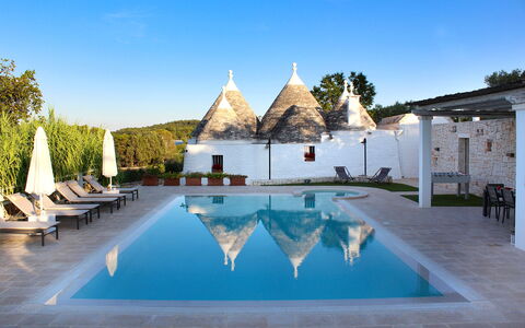 Trullo Oak: Sky, Water, Property, Azure, Building, Tree, Architecture, Body Of Water, Leisure, Shade