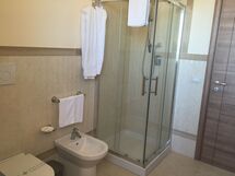 etna-view-holiday-house-3-trecastagni-catania-multiproprieta-bathroom