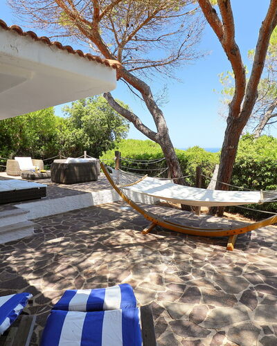 Audarya (Vgm610): Property, Tree, Real Estate, House, Sky, Home, Room, Architecture, Vacation