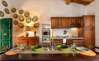 Verbena Ap. 7: Food, Table, Furniture, Property, Cabinetry, Tableware, Wood, Countertop, Kitchen, Interior Design