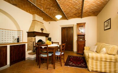 Appartamento Camelia: Room, Property, Building, Ceiling, Furniture, Interior Design, Living Room, Floor, House, Wood Flooring