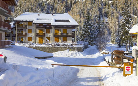 The Twins Apartment - Champoluc: Snow, Winter, Property, Home, Freezing, House, Real Estate, Tree, Cottage, Hill Station