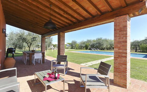 Il Grappolo: Property, House, Building, Room, Porch, Real Estate, Home, Patio, Interior Design, Estate