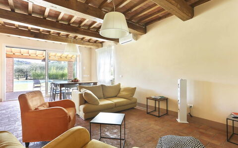 Il Grappolo: Room, Property, Ceiling, Interior Design, Living Room, Building, Furniture, House, Real Estate, Table