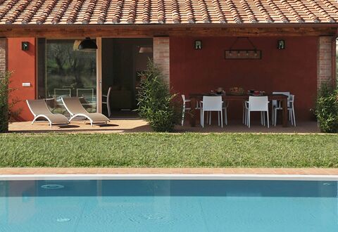 Il Grappolo: Property, House, Building, Swimming Pool, Resort, Real Estate, Home, Backyard, Shed, Leisure