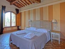 Accommodation:&nbsp;Torre