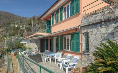 Villa Pia Con Piscina a Recco: Property, House, Building, Real Estate, Home, Apartment, Facade, Vacation, Architecture, Villa