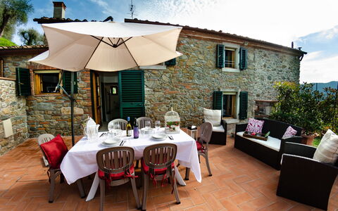 Alla Piazzetta: Property, Building, Restaurant, House, Room, Real Estate, Cottage, Home, Interior Design, Patio