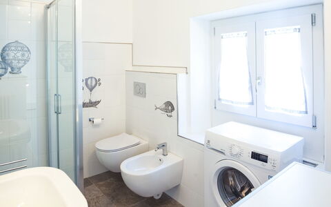 Lucrezia - San Lorenzo: Bathroom, Property, Room, Plumbing Fixture, Interior Design, Bathtub, Real Estate, House, Building, Floor
