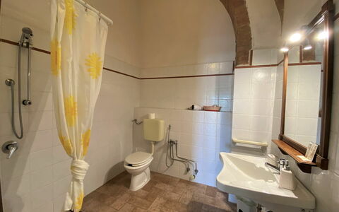 Accommodation:&nbsp;Olenadro 819.6