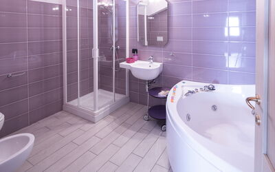 Accommodation:&nbsp;Viola