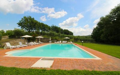 Podere Le Fornaci: Swimming Pool, Property, Grass, Estate, Leisure, Real Estate, Lawn, Backyard, House, Residential Area