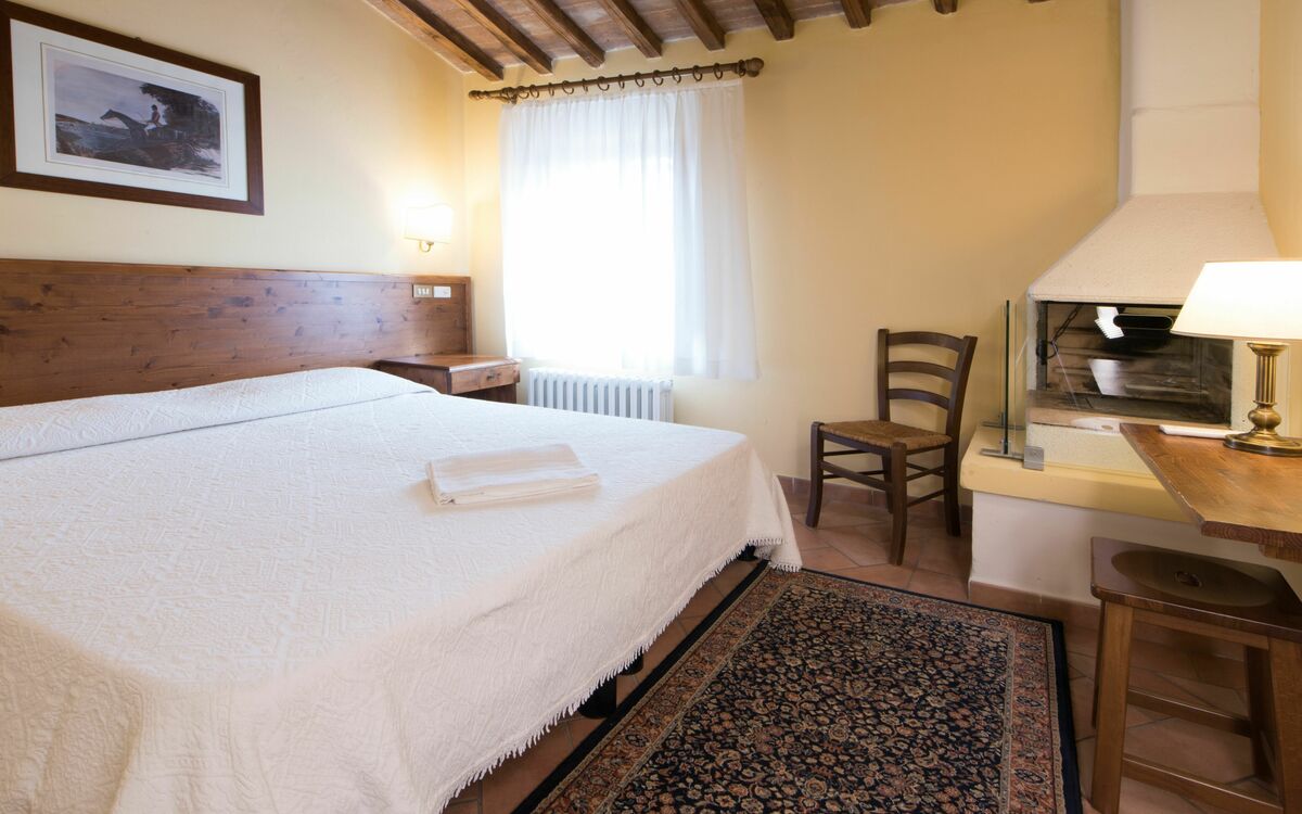 Accommodation:&nbsp;Suite 208